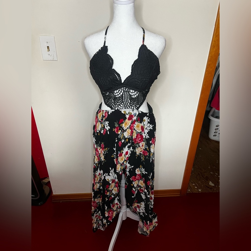 NWOT Dainty Hooligan Maxi Dress
